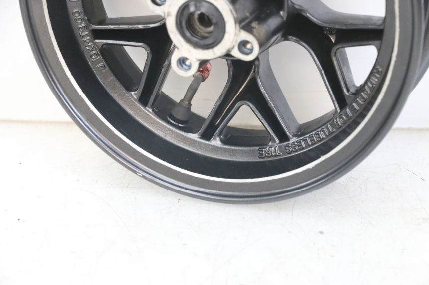 photo de CERCHIO ANTERIORE MBK BOOSTER SPIRIT 50 (2004 - 2017) - Primo piano tecnico