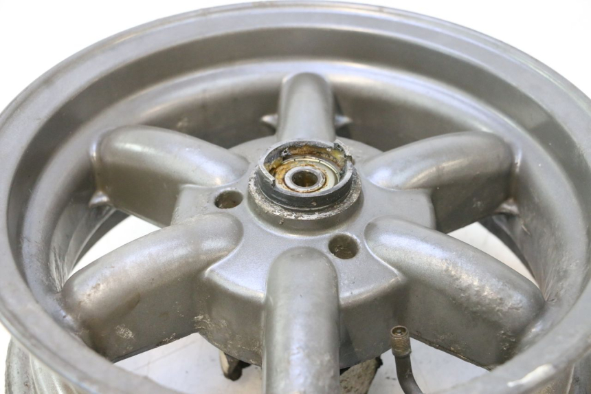 photo de CERCHIO ANTERIORE MBK BOOSTER SPIRIT 50 (1996 - 1999) - Caratteristiche distintive