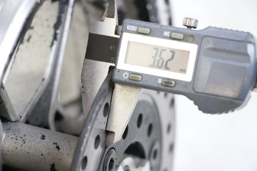 photo de CERCHIO ANTERIORE TNT MOTOR BOSTON 4T 50 (2018 - 2025) - Zoom sullo stato d'uso