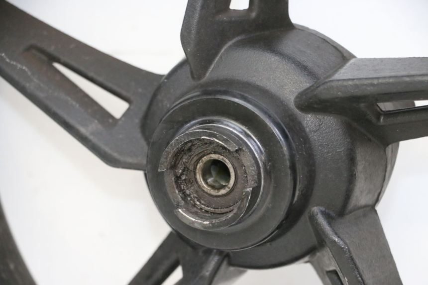 photo de CERCHIO ANTERIORE TNT MOTOR BOSTON 4T 50 (2018 - 2025) - Zoom sui componenti