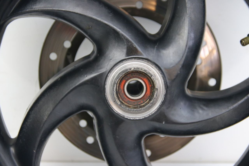 photo de CERCHIO ANTERIORE DERBI BOULEVARD 50 (2009 - 2006) - Caratteristiche distintive