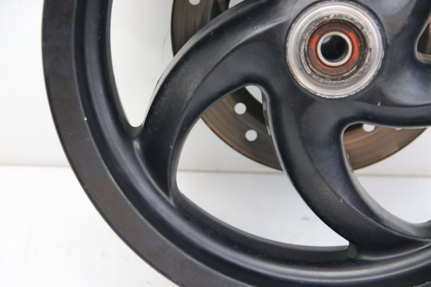 photo de CERCHIO ANTERIORE DERBI BOULEVARD 50 (2009 - 2006) - Zoom sui componenti