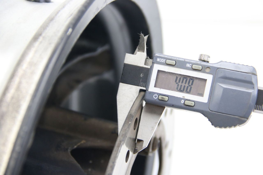 photo de CERCHIO ANTERIORE DERBI BOULEVARD 50 (2009 - 2006) - Primo piano tecnico