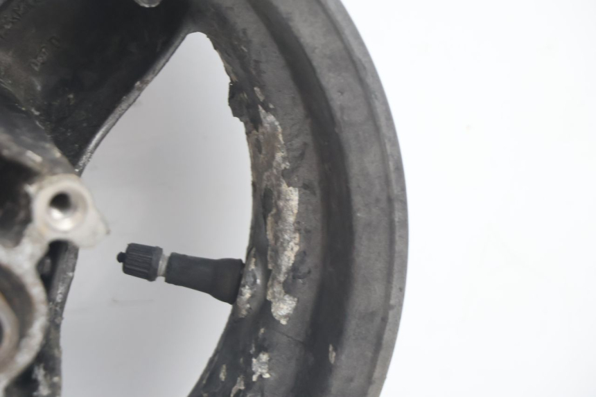 photo de CERCHIO ANTERIORE PEUGEOT BUXY 50 (1993 - 1998) - Caratteristiche distintive