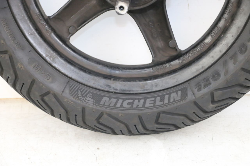 photo de CERCHIO ANTERIORE YAMAHA BW'S BWS 125 (2010 - 2013) - Primo piano ad alta risoluzione