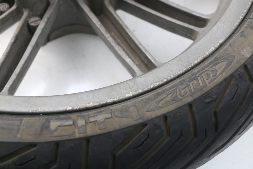 photo de CERCHIO ANTERIORE PIAGGIO CARNABY 125 (2007 - 2011) - Primo piano ad alta risoluzione