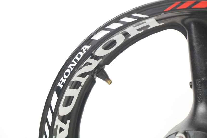 photo de CERCHIO ANTERIORE HONDA CBR 929 RR FIREBLADE 900 (2000 - 2001) - Caratteristiche distintive