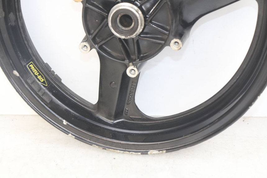 photo de CERCHIO ANTERIORE HONDA CBR F SC25 1000 (1989 - 1992) - Caratteristiche distintive