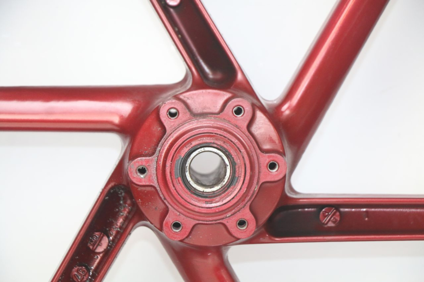 photo de CERCHIO ANTERIORE HONDA CBR RR FIREBLADE 900 (1992 - 1994) - Primo piano ad alta risoluzione