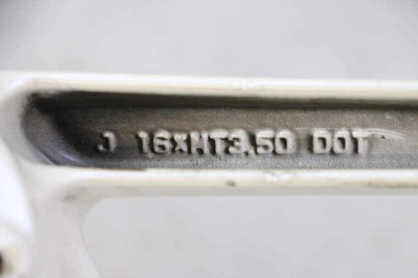 photo de CERCHIO ANTERIORE HONDA CBR RR FIREBLADE 900 (1992 - 1994) - Primo piano tecnico