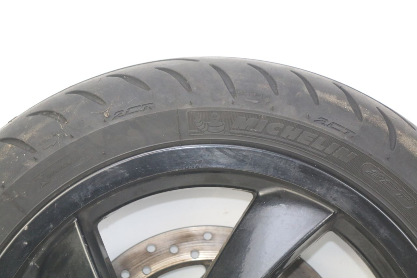 photo de CERCHIO ANTERIORE PEUGEOT CITYSTAR 2T 50 (2018 - 2021) - Caratteristiche distintive