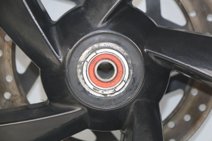 photo de CERCHIO ANTERIORE PEUGEOT CITYSTAR 2T 50 (2018 - 2021) - Zoom sui componenti