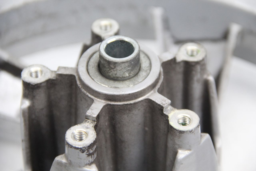 photo de CERCHIO ANTERIORE PEUGEOT CITYSTAR 50 (2013 - 2017) - Stato della superficie e materiale