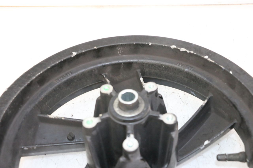 photo de CERCHIO ANTERIORE PEUGEOT CITYSTAR 50 (2013 - 2017) - Primo piano tecnico