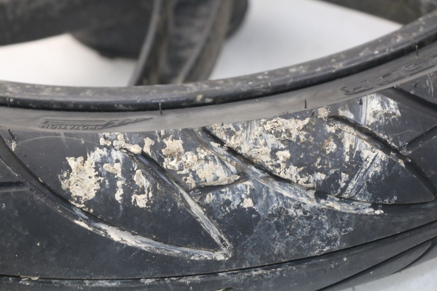 photo de CERCHIO ANTERIORE HYOSUNG COMET GTR 125 (2007 - 2014) - Dettagli dei punti di fissaggio