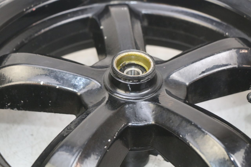 photo de CERCHIO ANTERIORE SYM CROX 4T 50 (2016 - 2023) - Zoom sullo stato d'uso