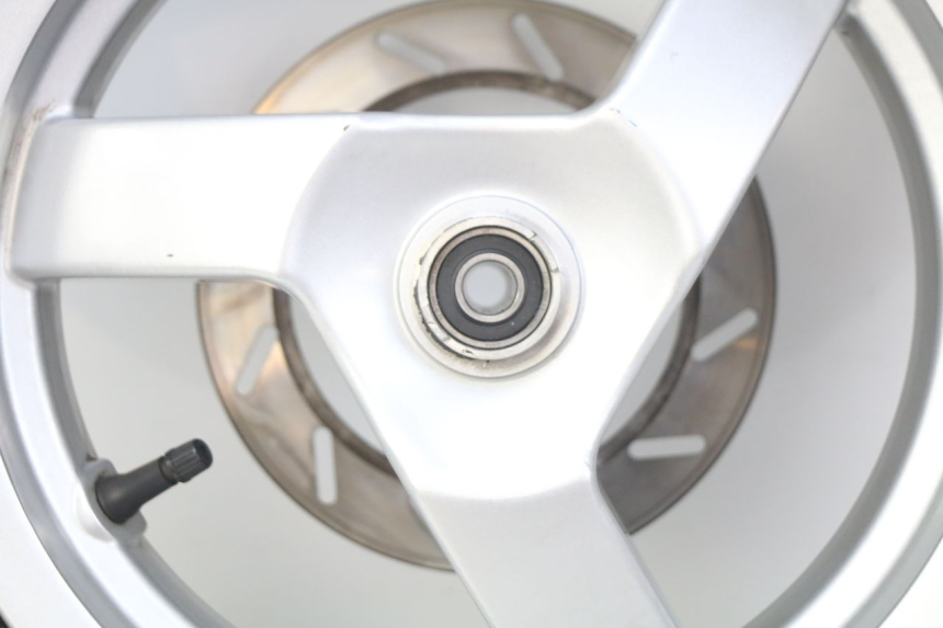 photo de CERCHIO ANTERIORE PEUGEOT E-VIVACITY 1 (2012 - 2018) - Stato della superficie e materiale