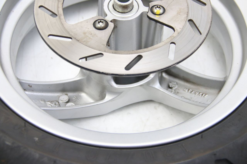 photo de CERCHIO ANTERIORE PEUGEOT E-VIVACITY 1 (2012 - 2018) - Zoom sullo stato d'uso