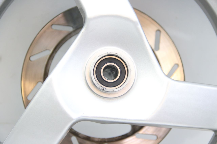 photo de CERCHIO ANTERIORE PEUGEOT E-VIVACITY 1 (2012 - 2018) - Dettagli dei punti di fissaggio