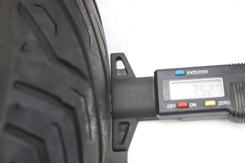 photo de CERCHIO ANTERIORE PEUGEOT ELYSTAR 50 (2002 - 2014) - Primo piano ad alta risoluzione