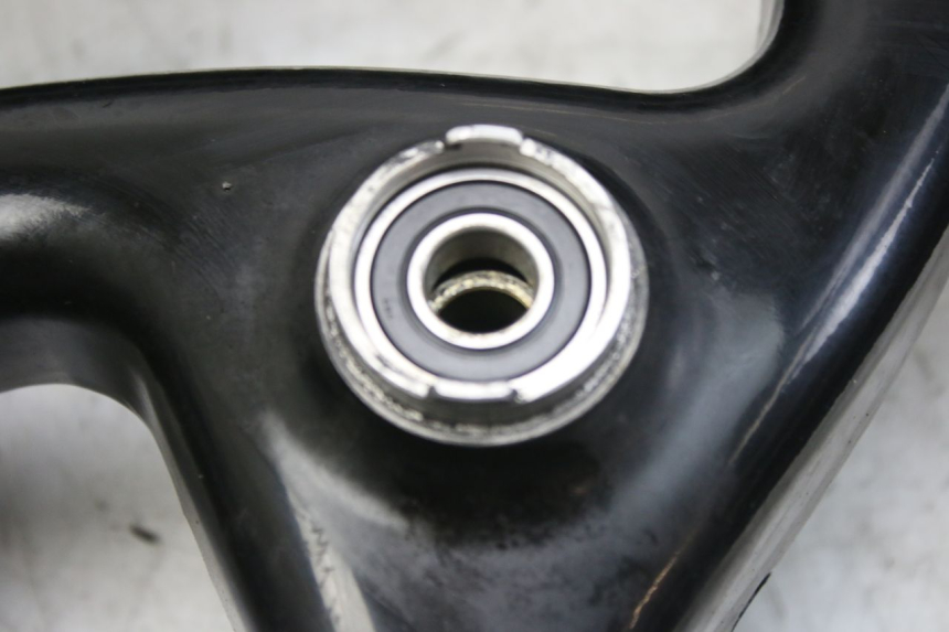 photo de CERCHIO ANTERIORE PEUGEOT ELYSTAR 50 (2002 - 2014) - Zoom sullo stato d'uso