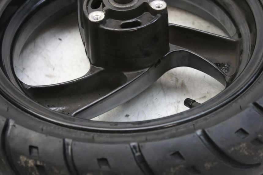 photo de CERCHIO ANTERIORE PEUGEOT ELYSTAR 50 (2002 - 2014) - Stato della superficie e materiale