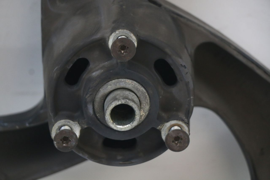 photo de CERCHIO ANTERIORE PEUGEOT ELYSTAR 50 (2002 - 2014) - Stato della superficie e materiale