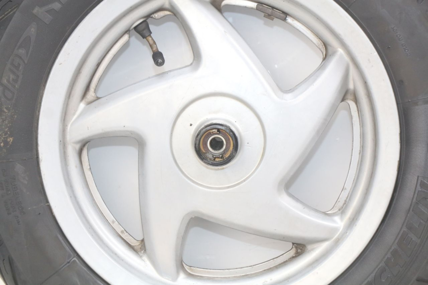 photo de CERCHIO ANTERIORE HONDA FES PANTHEON 2T 125 (1998 - 2002) - Caratteristiche distintive