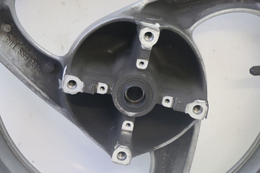 photo de CERCHIO ANTERIORE HONDA FES S-WING SWING ABS 125 (2007 - 2015) - Ricambio usato controllato