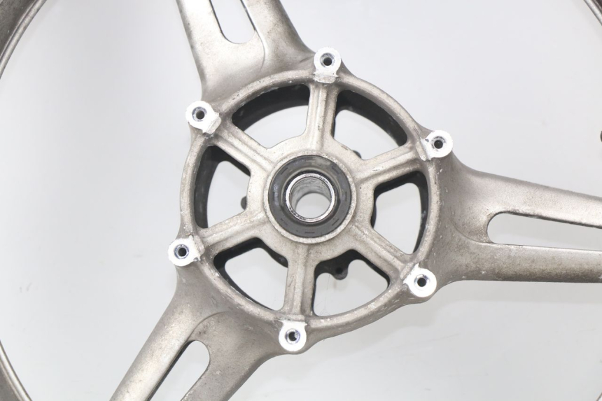 photo de CERCHIO ANTERIORE YAMAHA FJR ABS 1300 (2006 - 2012) - Caratteristiche distintive