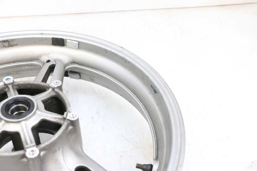 photo de CERCHIO ANTERIORE YAMAHA FJR ABS 1300 (2006 - 2012) - Primo piano tecnico