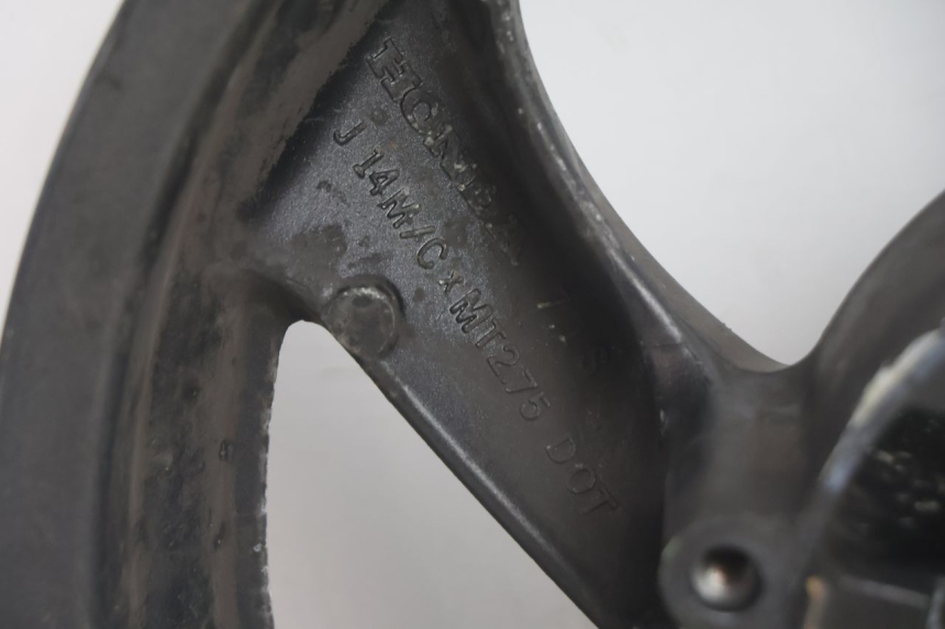 photo de CERCHIO ANTERIORE HONDA FJS SILVER WING SILVERWING 400 (2005 - 2008) - Caratteristiche distintive