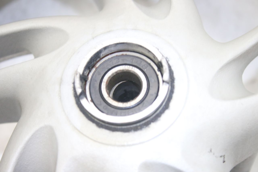 photo de CERCHIO ANTERIORE PIAGGIO FLY 4T 50 (2013 - 2017) - Zoom sullo stato d'uso