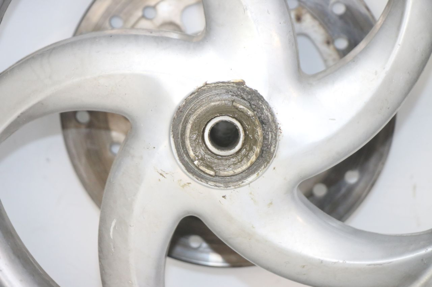 photo de CERCHIO ANTERIORE PIAGGIO FLY 125 (2005 - 2012) - Caratteristiche distintive