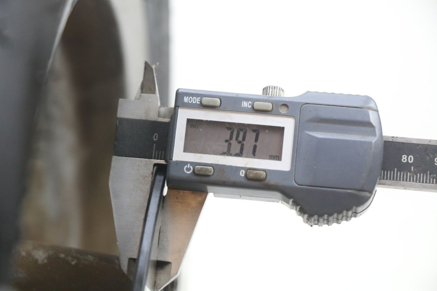 photo de CERCHIO ANTERIORE PIAGGIO FLY 100 (2006 - 2010) - Zoom sullo stato d'uso