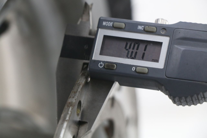 photo de CERCHIO ANTERIORE PIAGGIO FLY IE 125 (2012 - 2017) - Zoom sullo stato d'uso