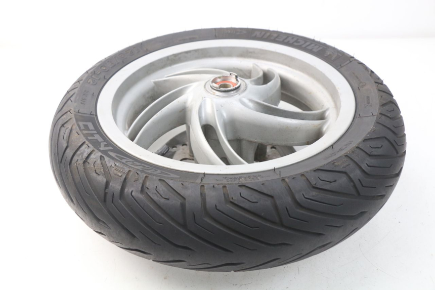 photo de CERCHIO ANTERIORE PIAGGIO FLY IE 125 (2012 - 2017) - Dettagli dei punti di fissaggio