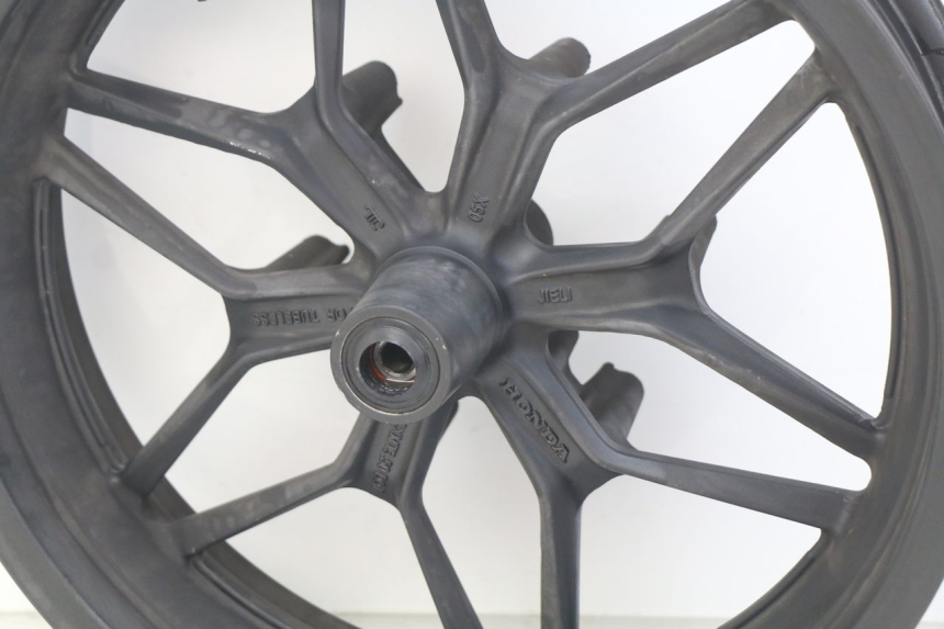 photo de CERCHIO ANTERIORE HONDA FORZA 125 (2015 - 2016) - Dettagli dei punti di fissaggio