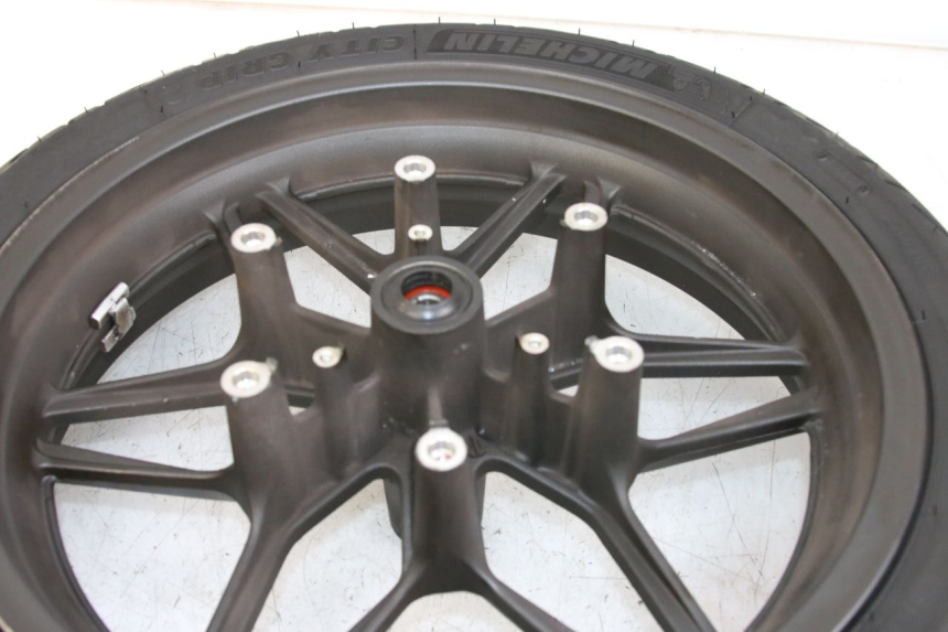 photo de CERCHIO ANTERIORE HONDA FORZA 125 (2015 - 2016) - Primo piano tecnico