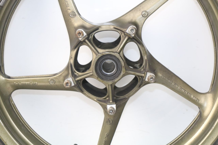 photo de CERCHIO ANTERIORE YAMAHA FZ8 800 (2010 - 2016) - Caratteristiche distintive