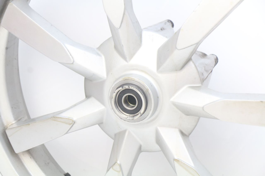 photo de CERCHIO ANTERIORE PEUGEOT GEOPOLIS 400 (2007 - 2013) - Caratteristiche distintive