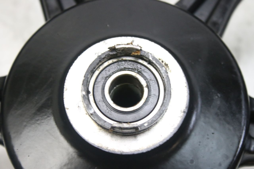 photo de CERCHIO ANTERIORE DERBI GPR 50 (2004 - 2009) - Zoom sullo stato d'uso