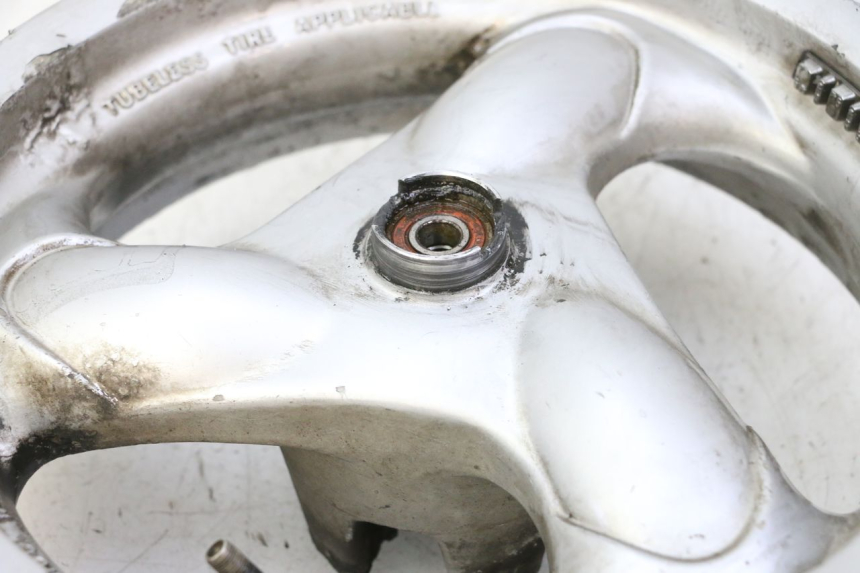 photo de CERCHIO ANTERIORE KYMCO GRAND DINK 125 (2002 - 2007) - Primo piano ad alta risoluzione