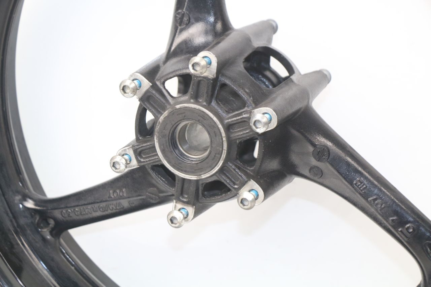 photo de CERCHIO ANTERIORE SUZUKI GSX-R GSXR K16 1000 (2012 - 2016) - Caratteristiche distintive