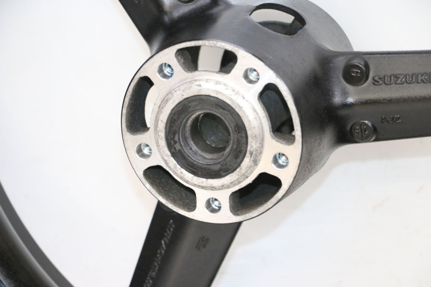 photo de CERCHIO ANTERIORE SUZUKI GSXR GSX-R 1000 (2003 - 2004) - Caratteristiche distintive