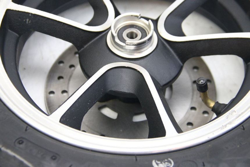 photo de CERCHIO ANTERIORE JM MOTORS GT LINE 4T 50 (2021 - 2023) - Dettagli dei punti di fissaggio