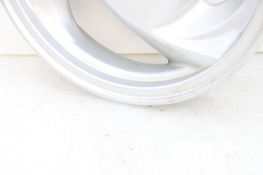 photo de CERCHIO ANTERIORE SYM GTS EVO 125 (2009 - 2013) - Caratteristiche distintive