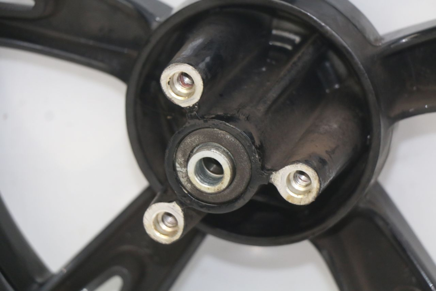 photo de CERCHIO ANTERIORE PEUGEOT KISBEE 2T 50 (2010 - 2017) - Primo piano tecnico