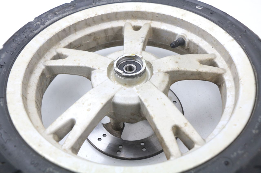 photo de CERCHIO ANTERIORE PEUGEOT KISBEE 4T 50 (2010 - 2017) - Primo piano tecnico