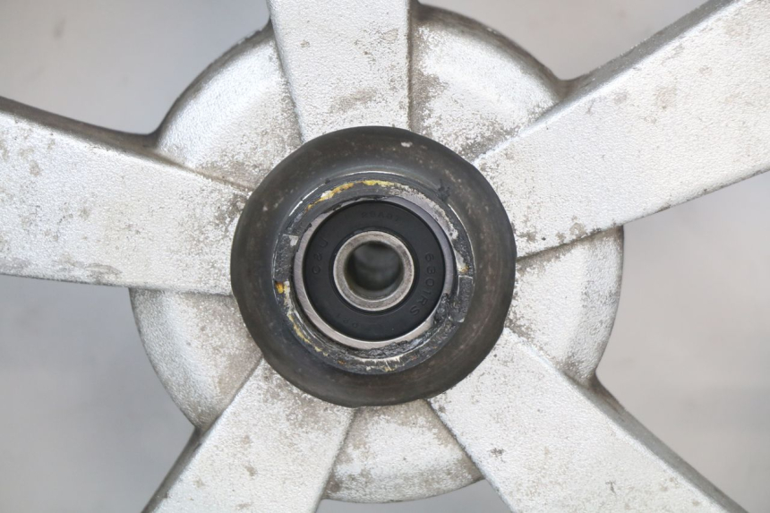 photo de CERCHIO ANTERIORE PEUGEOT KISBEE 4T 50 (2018 - 2022) - Altra angolazione